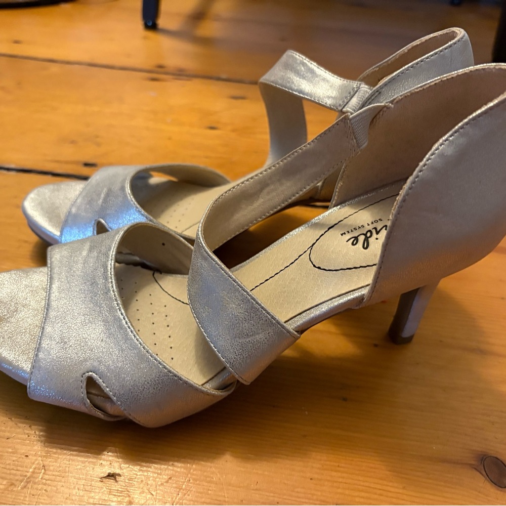Life Stride Open Toe Slingback Heel Silver size 8.5 Women